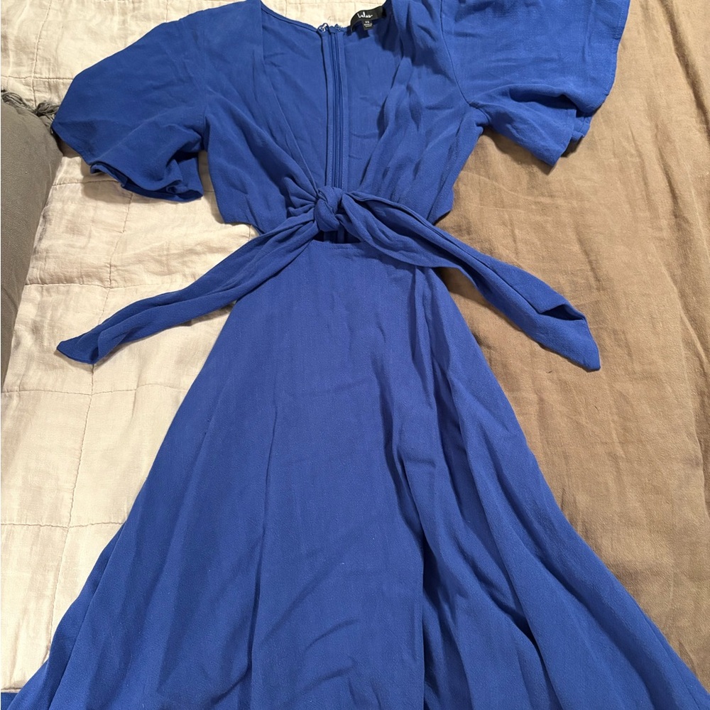 NWOT. Lulu’s summer journey tie front cut out midi dress in royal blue. Size XS.